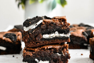Two fudgy Oreo Brownies stacked on top of each other.