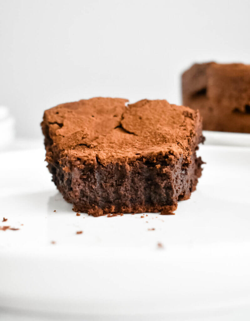 flourless chocolate cake bite shot with a fudgy center
