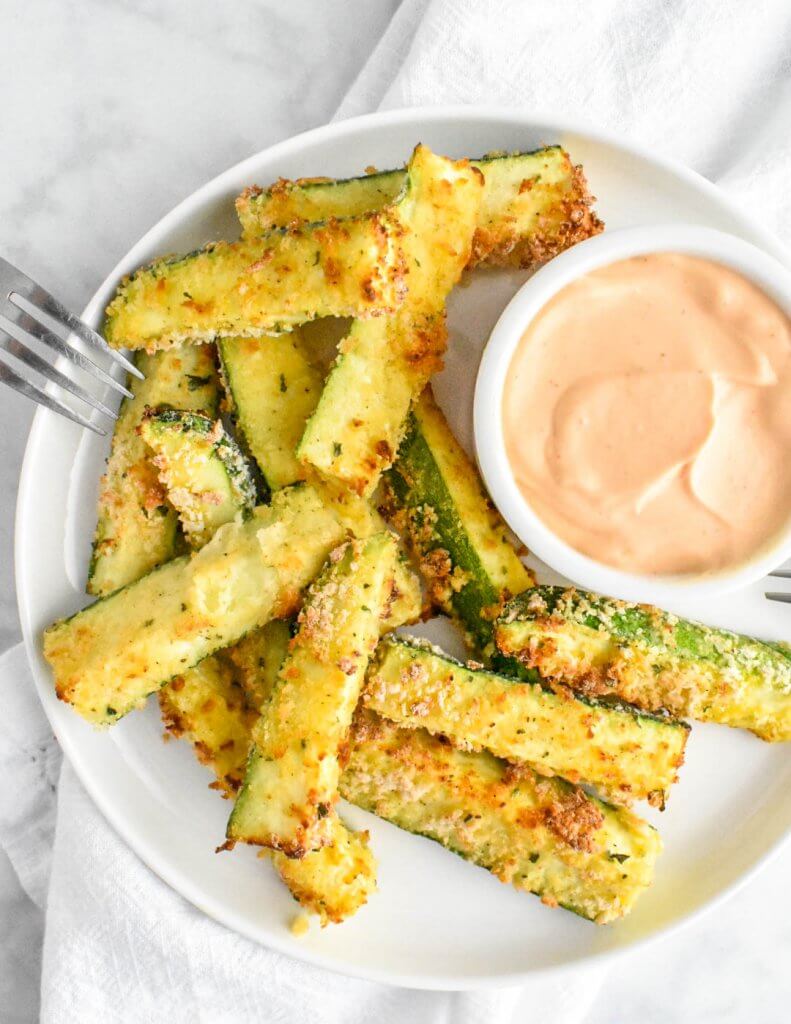 plate of air fryer zucchini fries with mayo siracha dip