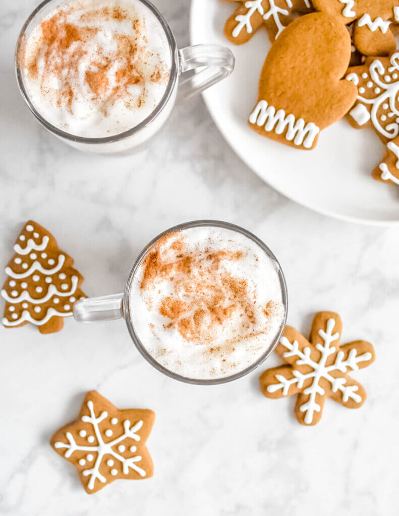 Gingerbread latte with gingerbread cookies