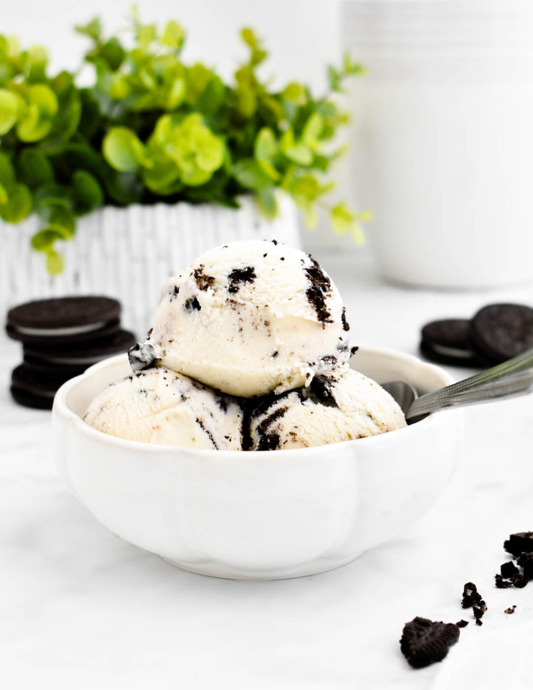 A bowl with 3 scoops of Oreo ice cream.