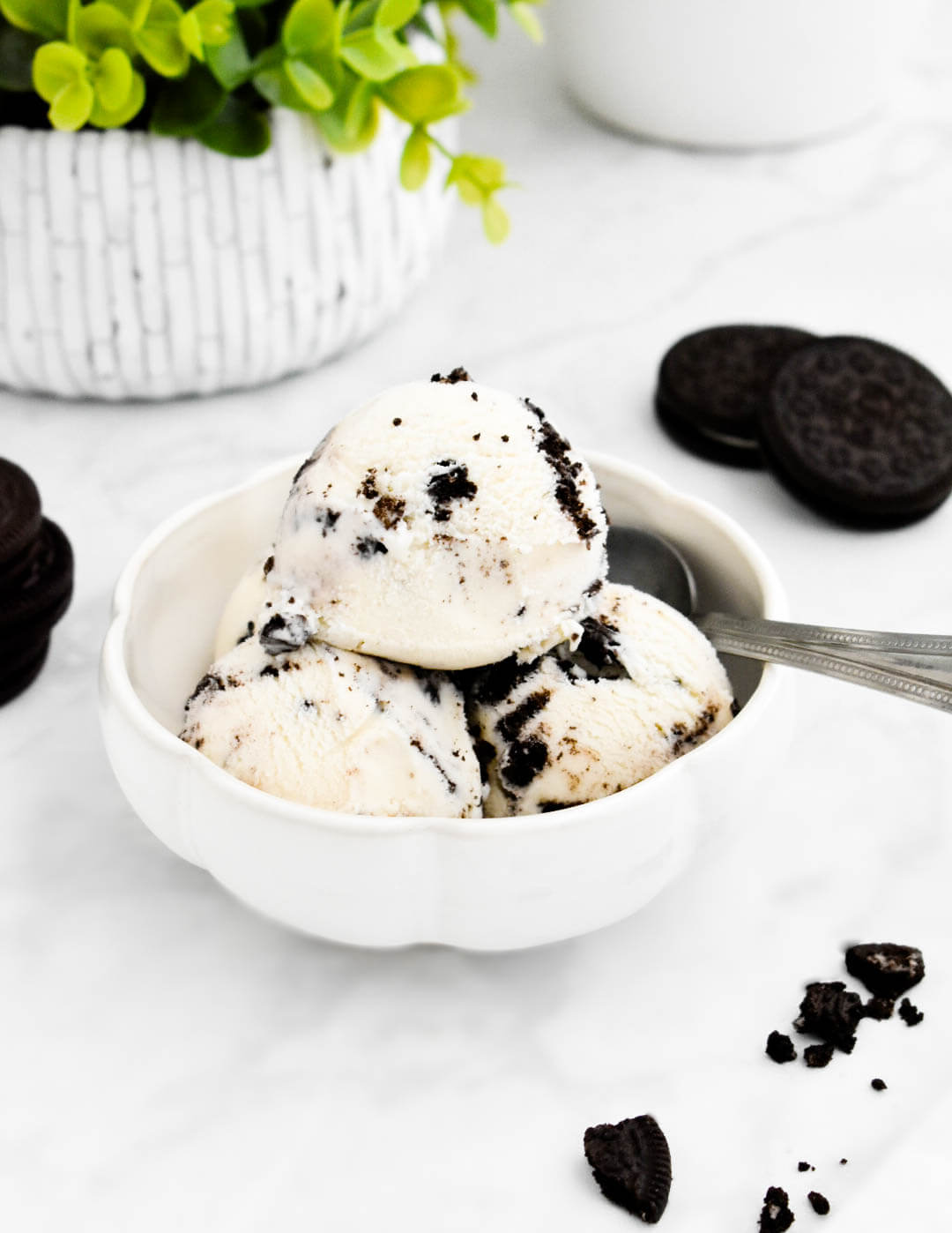 A bowl with 3 scoops of Oreo ice cream.